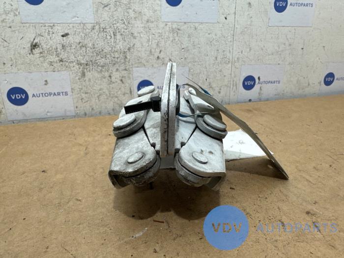 Zawias pokrywy silnika Mercedes Sprinter