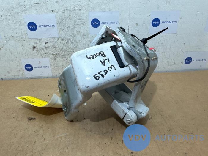 Bisagra puerta izquierda detrás Mercedes Vito