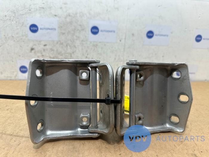 Bisagra del portón trasero Mercedes Vito