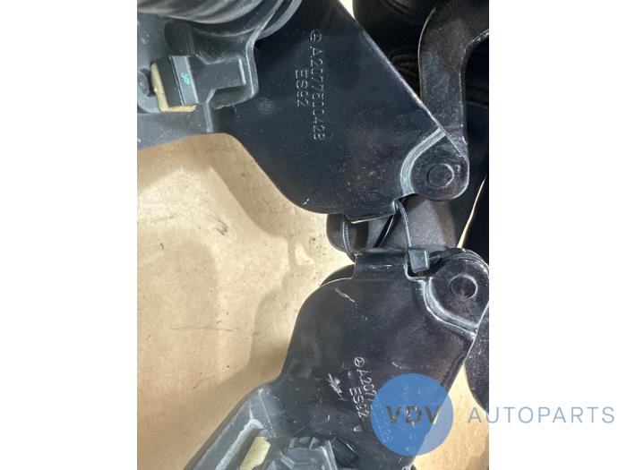 Système popup capot Mercedes E-Klasse