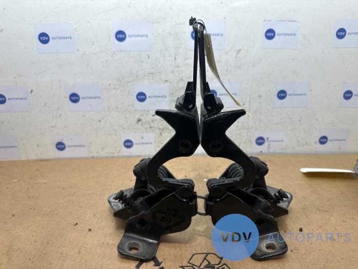 Système popup capot Mercedes E-Klasse