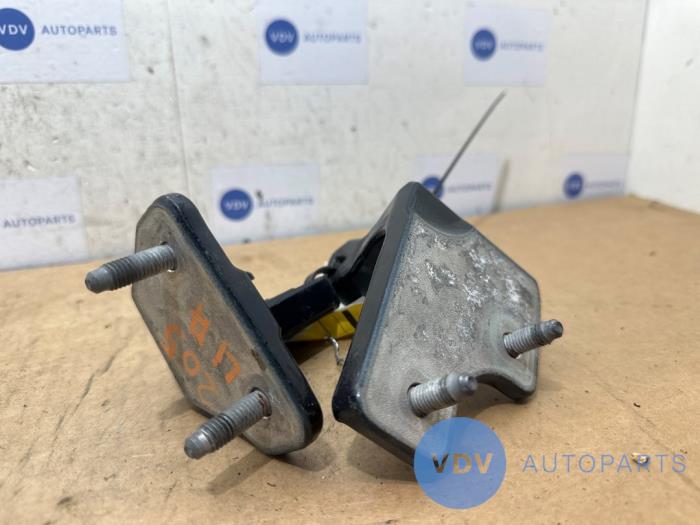 Scharnier deur links-achter Mercedes C-Klasse