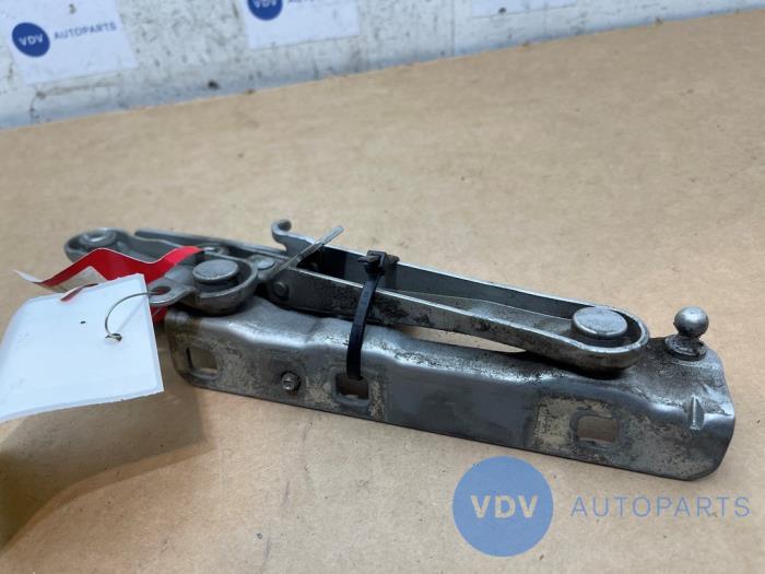 Zawias pokrywy silnika Mercedes S-Klasse