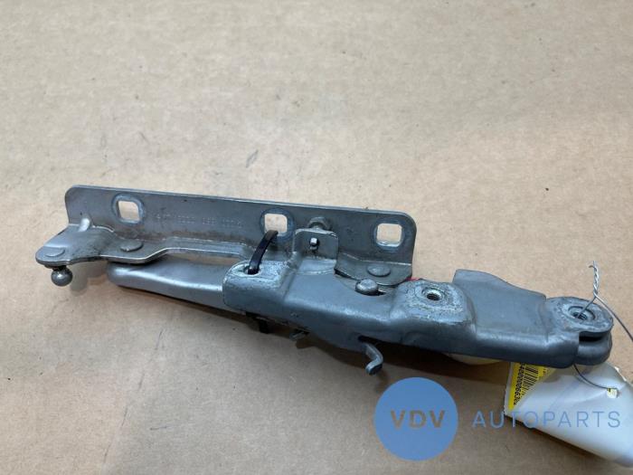 Zawias pokrywy silnika Mercedes S-Klasse