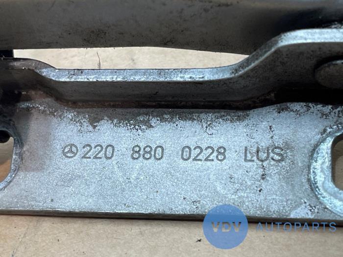 Zawias pokrywy silnika Mercedes S-Klasse