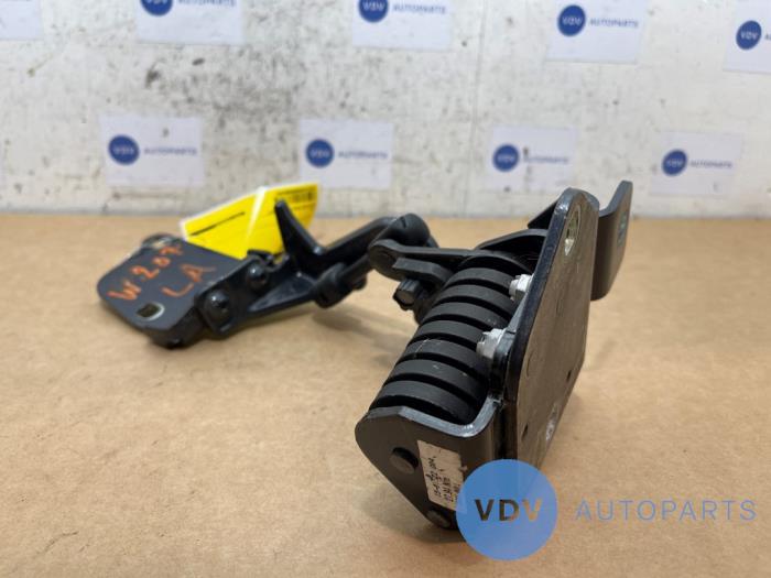 Tailgate hinge Mercedes E-Klasse
