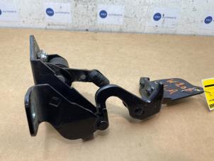 Gebruikte Achterklep Scharnier Mercedes E (R207) E-220 CDI 16V BlueEfficiency Prijs € 36,30 Inclusief btw aangeboden door Autoparts Van De Velde