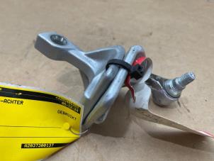 Gebruikte Scharnier deur links-achter Mercedes C (W203) 1.8 C-200K 16V Prijs € 36,30 Inclusief btw aangeboden door Autoparts Van De Velde