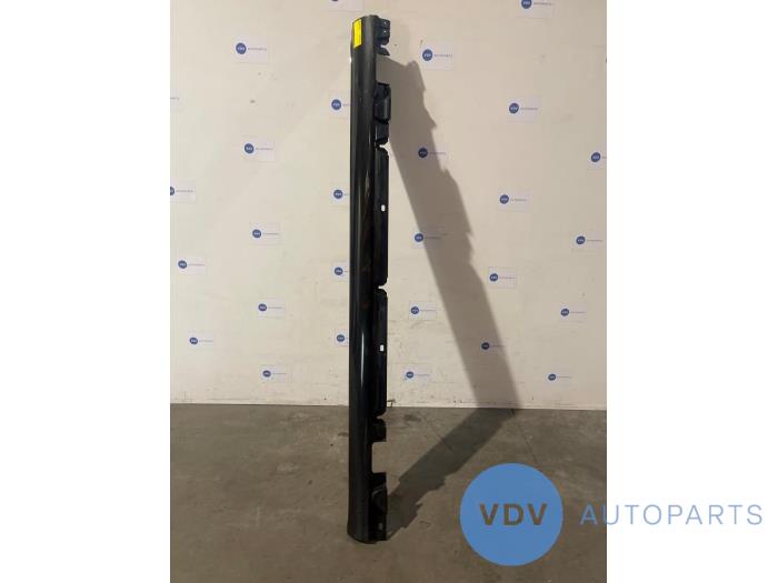 Sill, left Mercedes C-Klasse