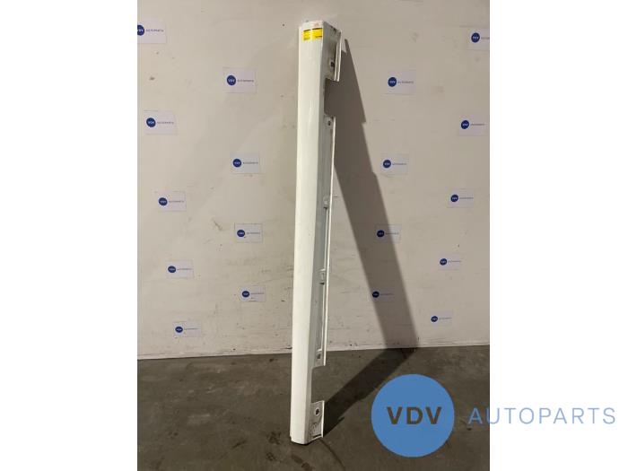 Sill, left Mercedes B-Klasse