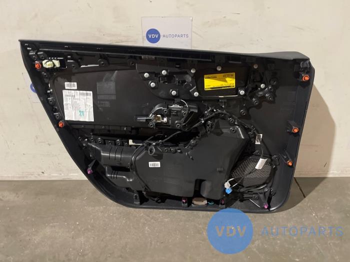 Tapicerka drzwi prawych przednich wersja 4-drzwiowa Mercedes CLA