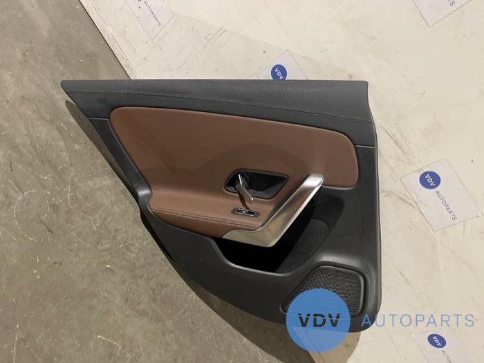 Türverkleidung 4-türig links hinten Mercedes CLA