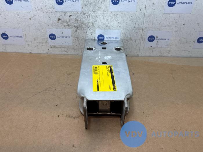 Wspornik (rózne) Mercedes EQB