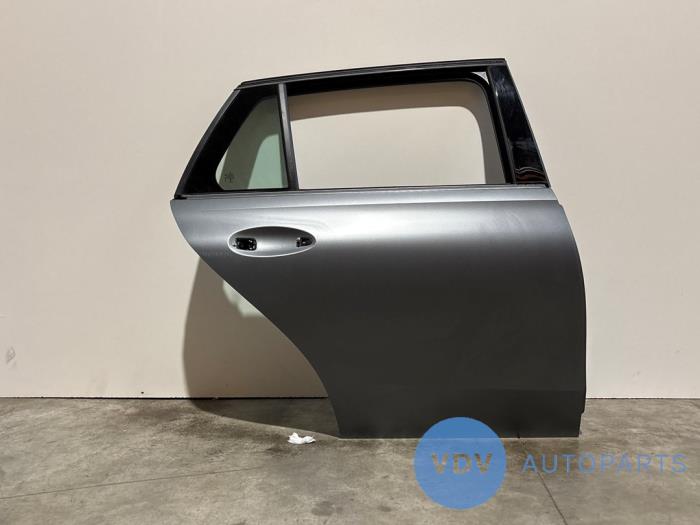 Drzwi prawe tylne wersja 4-drzwiowa Mercedes C-Klasse