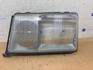 Gebruikte Koplampglas links Mercedes E (W124) 2.0 200 E Prijs € 151,25 Inclusief btw aangeboden door Autoparts Van De Velde