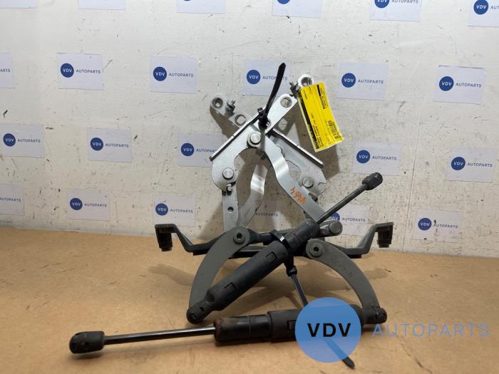 Zawias pokrywy silnika Mercedes S-Klasse