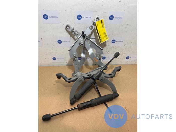 Zawias pokrywy silnika Mercedes S-Klasse