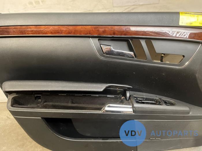 Tapicerka drzwi lewych przednich wersja 4-drzwiowa Mercedes S-Klasse