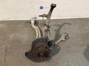 Gebruikte Fusee houder links-voor Mercedes S (W221) 3.0 S-320 CDI 24V 4-Matic Prijs € 211,75 Inclusief btw aangeboden door Autoparts Van De Velde