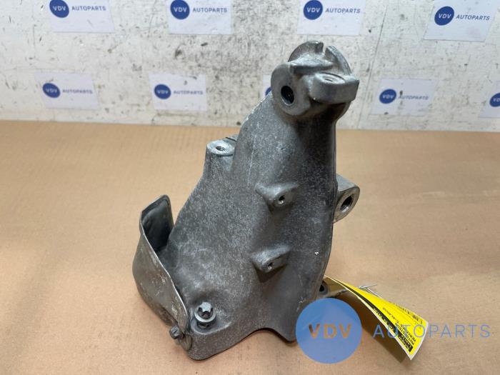 Engine mount Mercedes C-Klasse