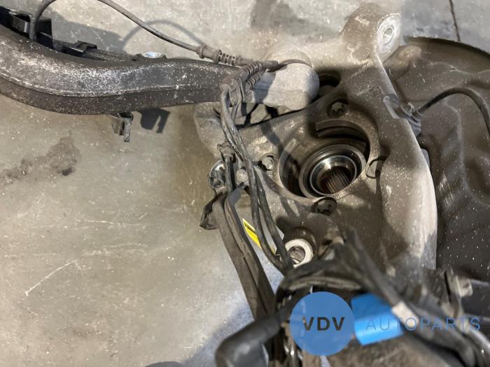 Knuckle, front right Mercedes CLS-Klasse