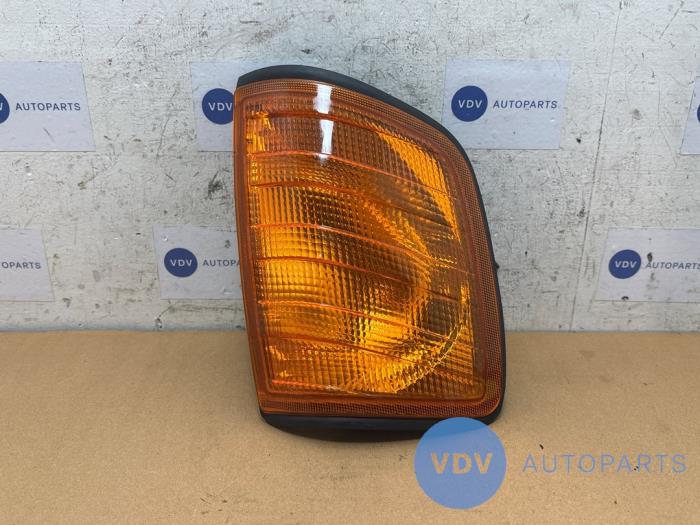 Feu clignotant droit Mercedes E-Klasse