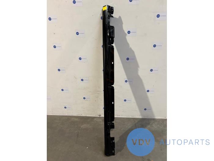 Sill, left Mercedes C-Klasse