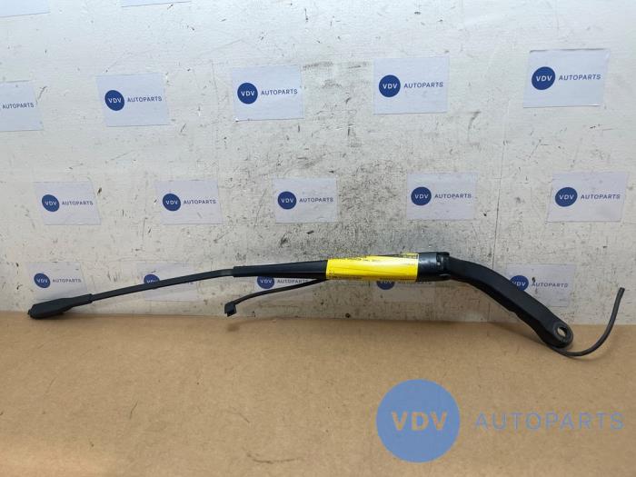 Ramie wycieraczki przedniej Mercedes Sprinter