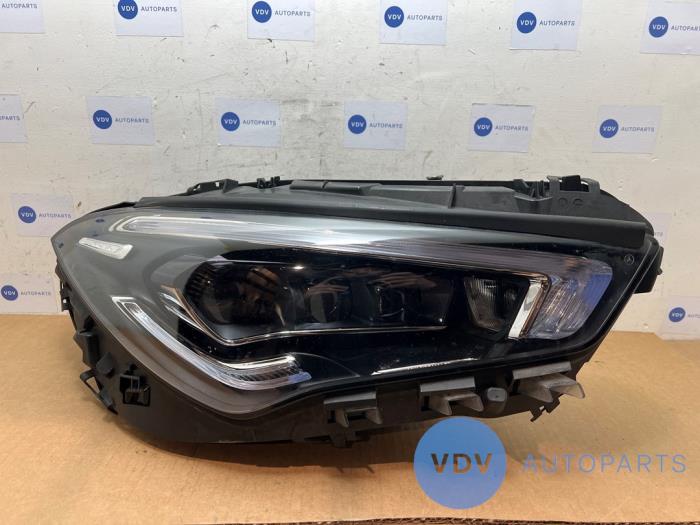 Reflektor prawy Mercedes CLA