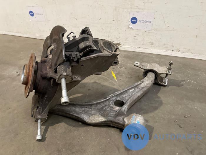 Knuckle, front right Mercedes CLA