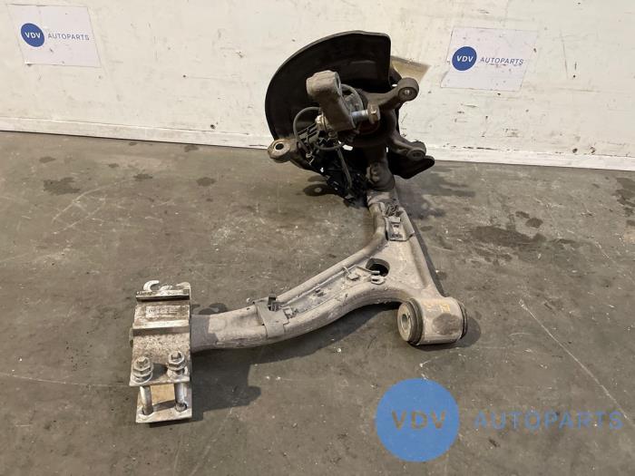 Fusee links-voor Mercedes B-Klasse