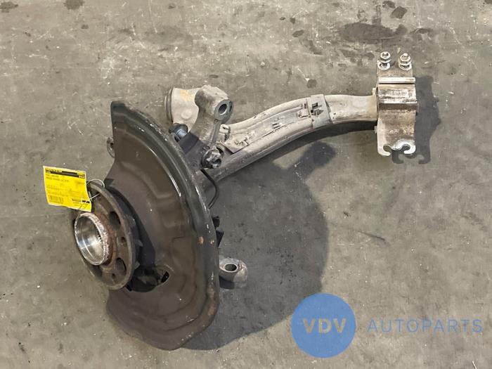 Fusee links-voor Mercedes B-Klasse