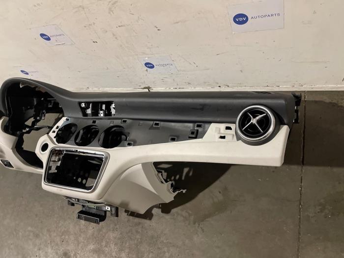 Salpicadero Mercedes CLA