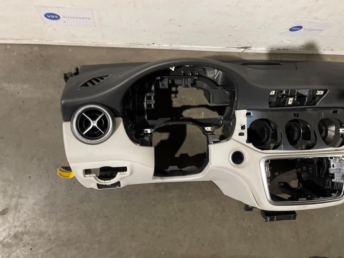 Salpicadero Mercedes CLA