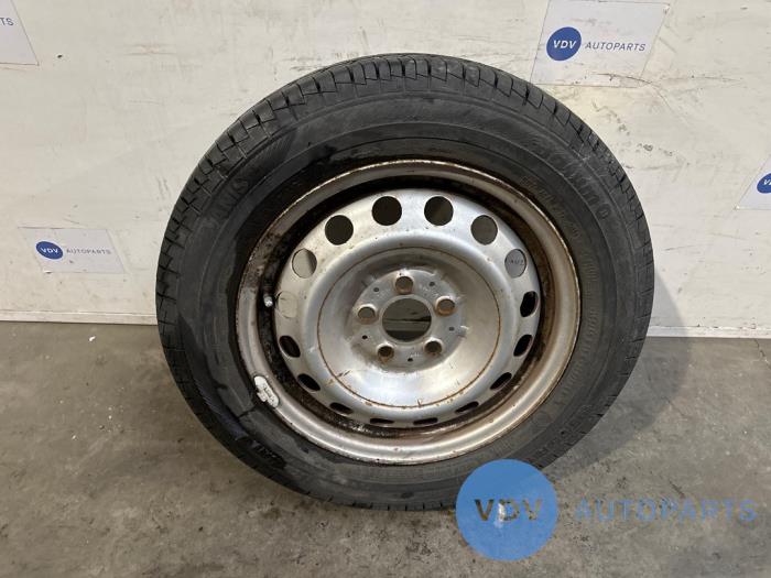 Llanta Mercedes Vito