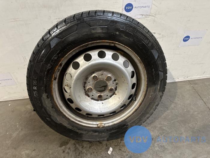 Llanta Mercedes Vito