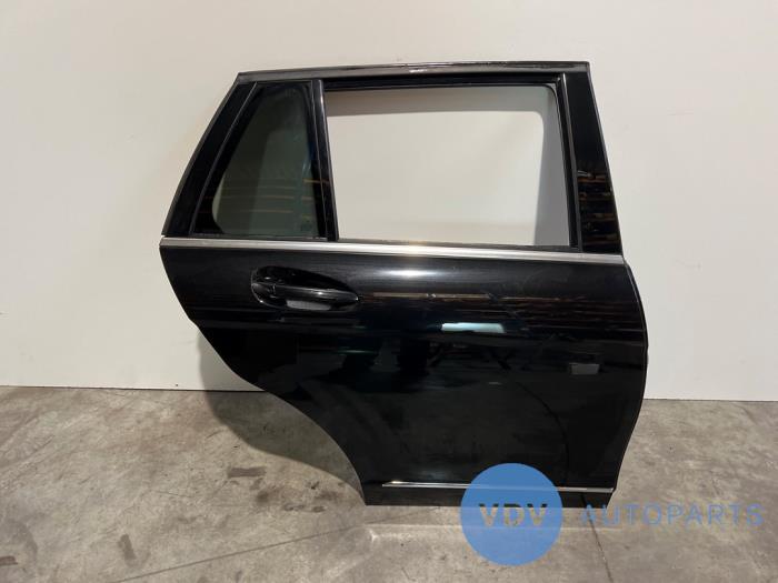 Drzwi prawe tylne wersja 4-drzwiowa Mercedes C-Klasse