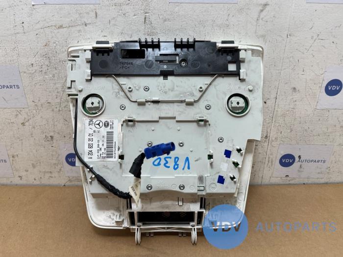 Oswietlenie wewnetrzne przód Mercedes C-Klasse