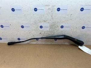 Gebruikte Ruitenwisserarm voor Mercedes E (W213) E-200d 2.0 Turbo 16V Prijs € 24,20 Inclusief btw aangeboden door Autoparts Van De Velde