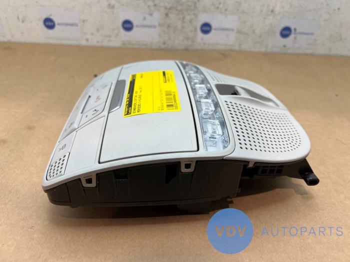 Oswietlenie wewnetrzne przód Mercedes E-Klasse