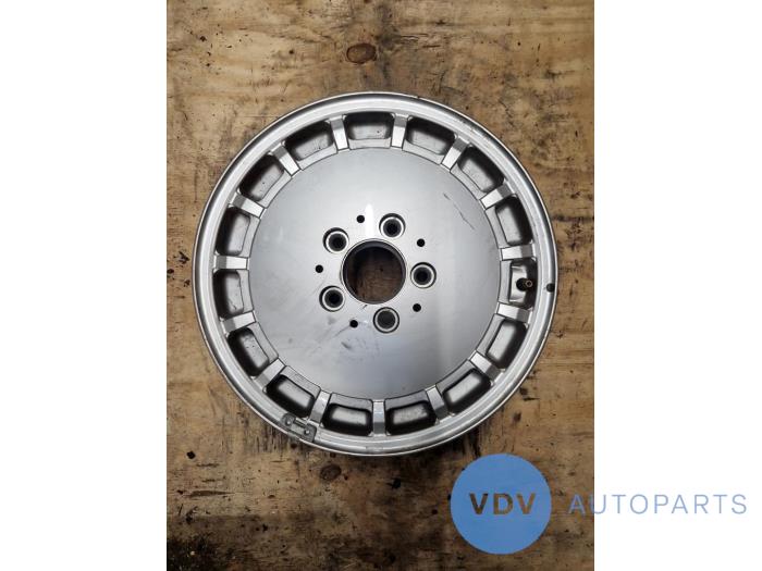 Llanta Mercedes 190E/D