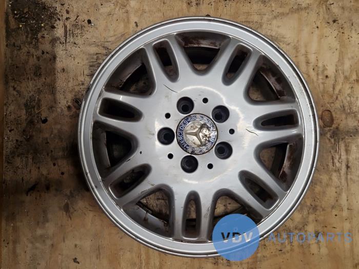 Llanta Mercedes Vito