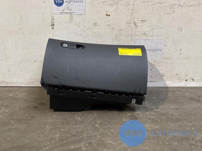 Glovebox Mercedes C-Klasse