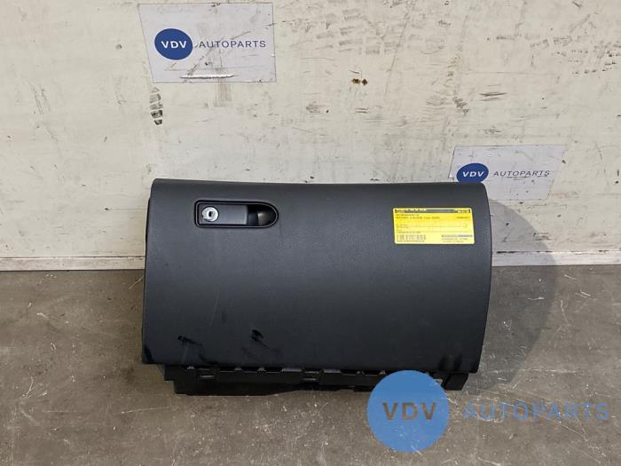 Glovebox Mercedes C-Klasse