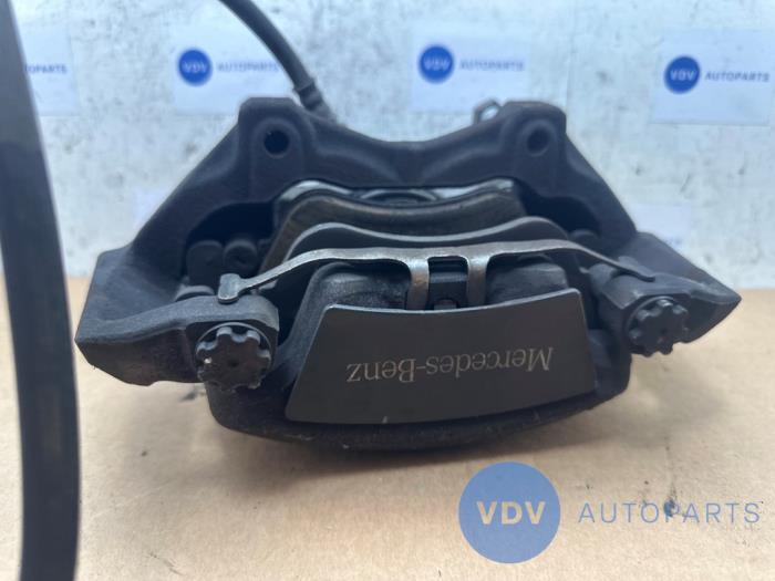 Etrier de frein (pince) avant droit Mercedes CLS-Klasse