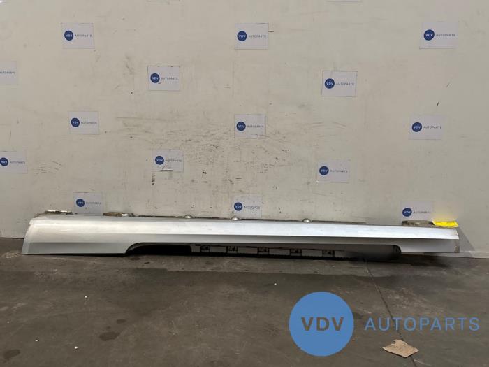 Sill, left Mercedes E-Klasse