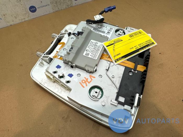 Oswietlenie wewnetrzne przód Mercedes E-Klasse