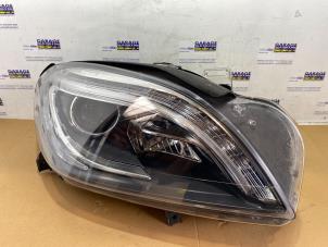 Gebruikte Koplamp rechts Mercedes ML III (166) 3.0 ML-350 BlueTEC V6 24V 4-Matic Prijs € 998,25 Inclusief btw aangeboden door Autoparts Van De Velde