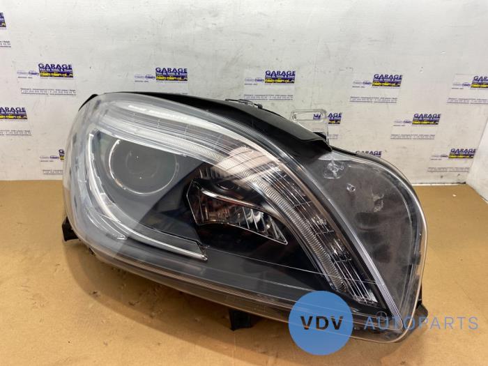 Reflektor prawy Mercedes ML-Klasse