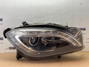 Gebruikte Koplamp rechts Mercedes ML III (166) 3.0 ML-350 BlueTEC V6 24V 4-Matic Prijs € 998,25 Inclusief btw aangeboden door Autoparts Van De Velde
